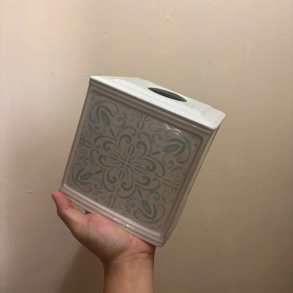 Decorative Ceramic Tissue Box Cover - Picture 1 of 3